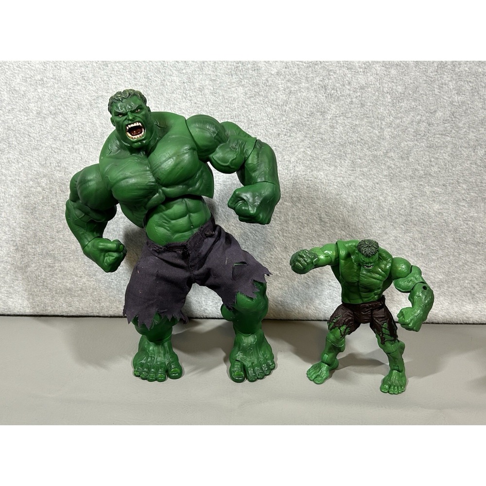 Marvel Incredible Hulk 2003 Raging Poseable 13" Rotocast  & 7" Figures